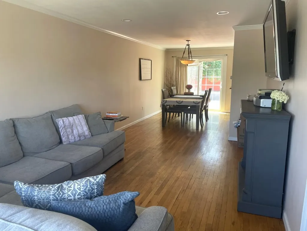 53 Valerie Drive Yonkers NY 10703