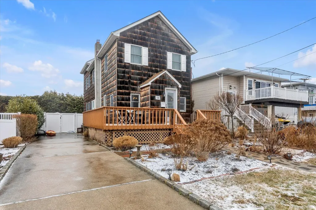 114 North Road Babylon NY 11702