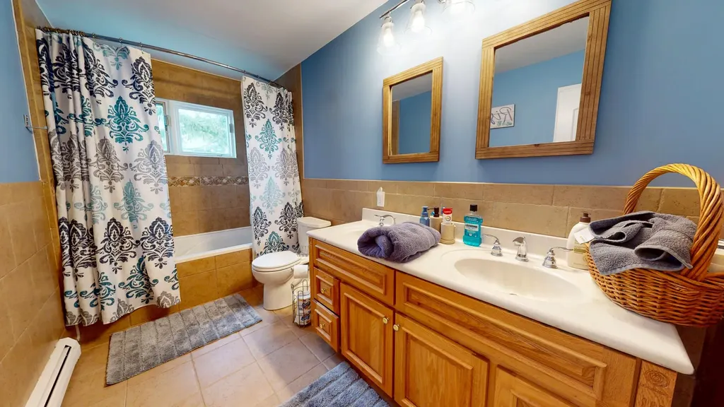 616 Pecan Street Lindenhurst NY 11757