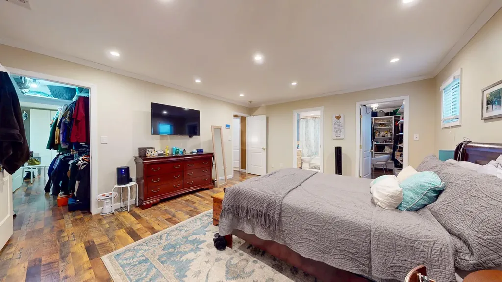 616 Pecan Street Lindenhurst NY 11757