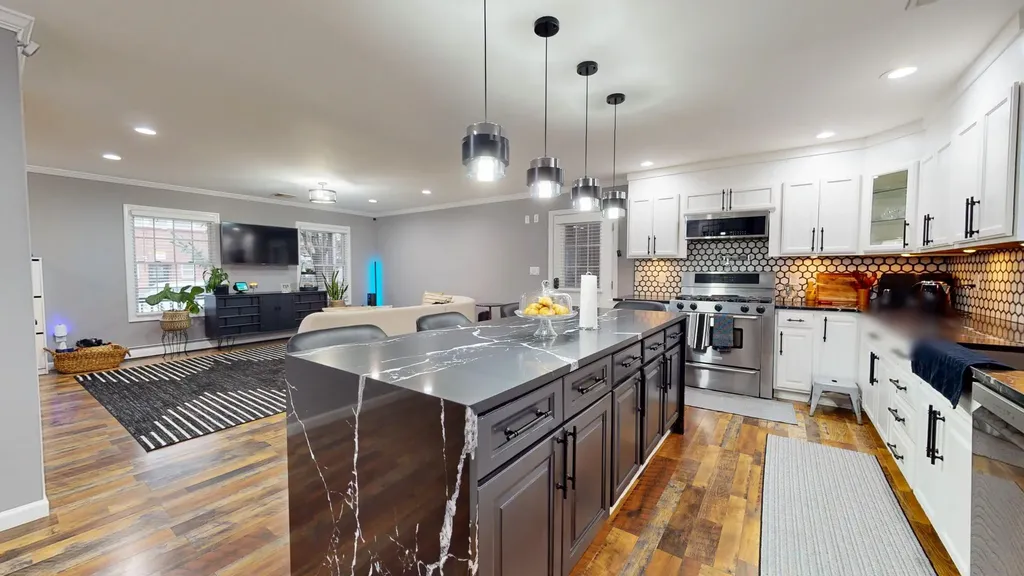 616 Pecan Street Lindenhurst NY 11757