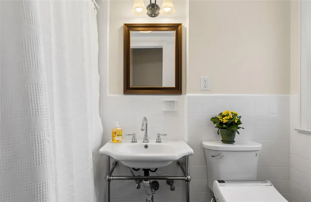 121 Walgrove Avenue Dobbs Ferry NY 10522