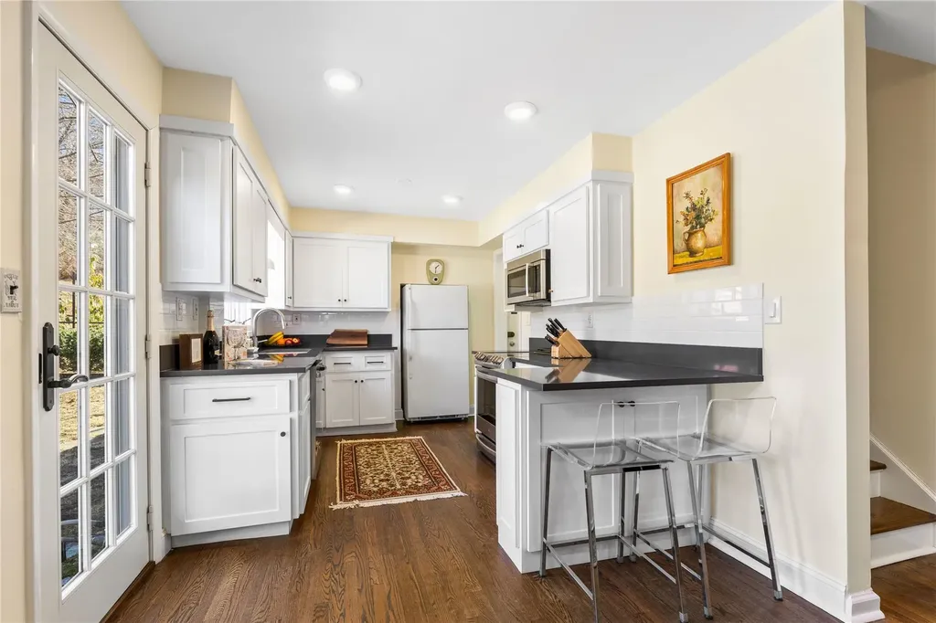 121 Walgrove Avenue Dobbs Ferry NY 10522