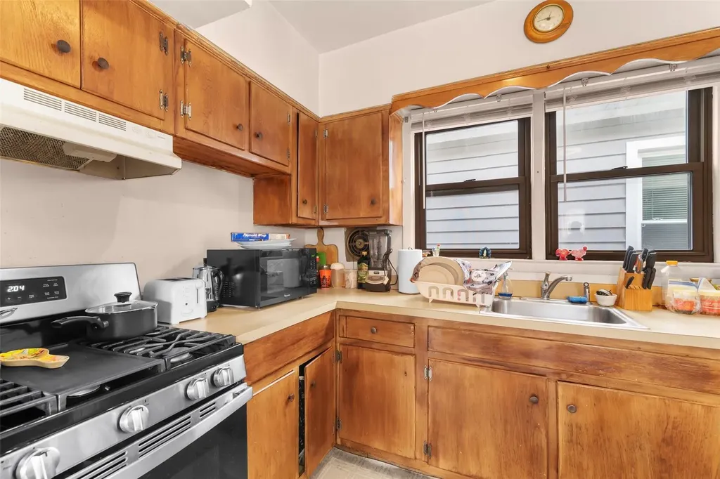 408 E 240th Street Bronx NY 10470