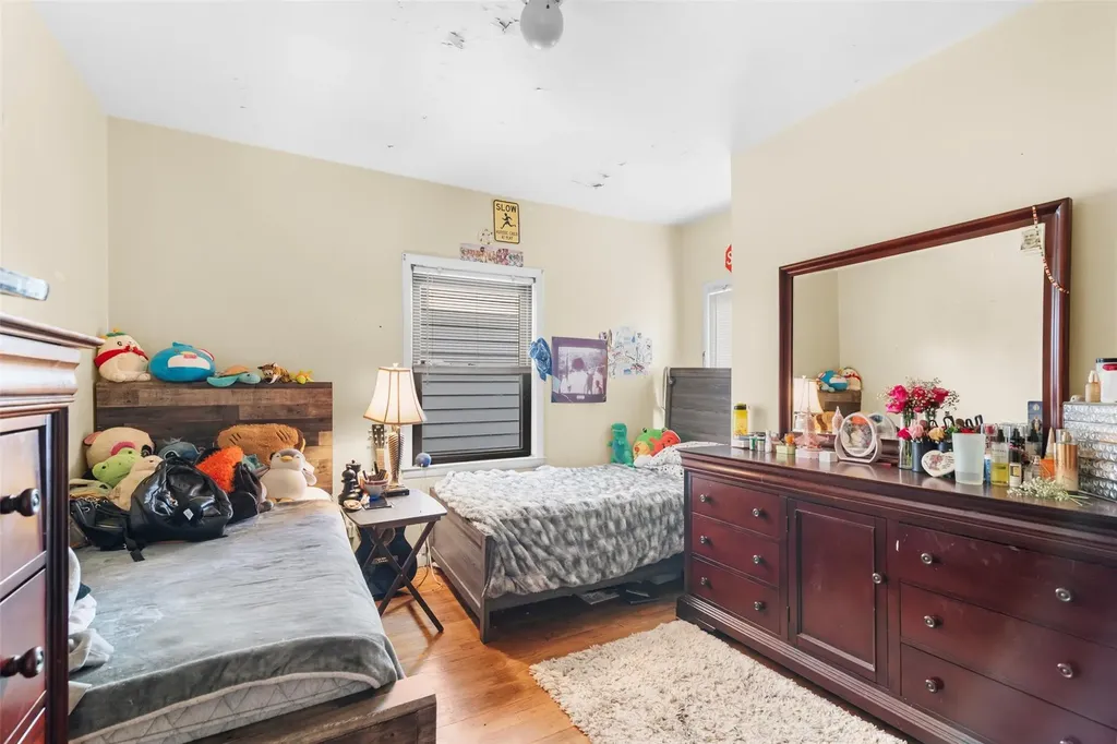 408 E 240th Street Bronx NY 10470