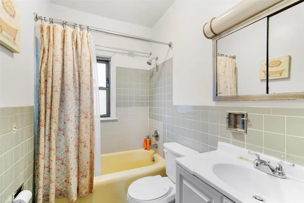 408 E 240th Street Bronx NY 10470