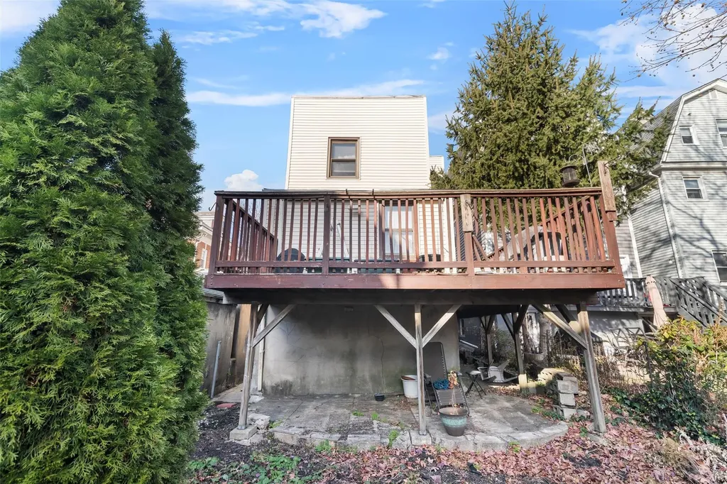 408 E 240th Street Bronx NY 10470