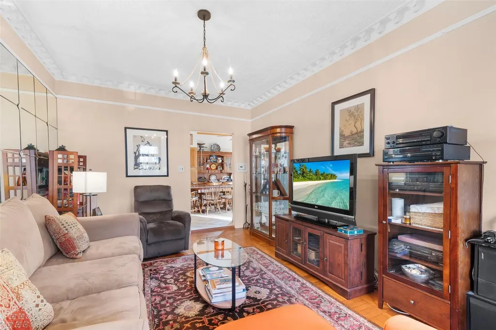 408 E 240th Street Bronx NY 10470
