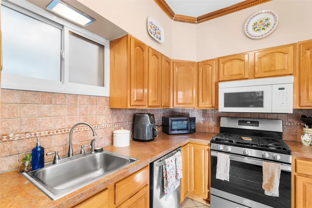 408 E 240th Street Bronx NY 10470