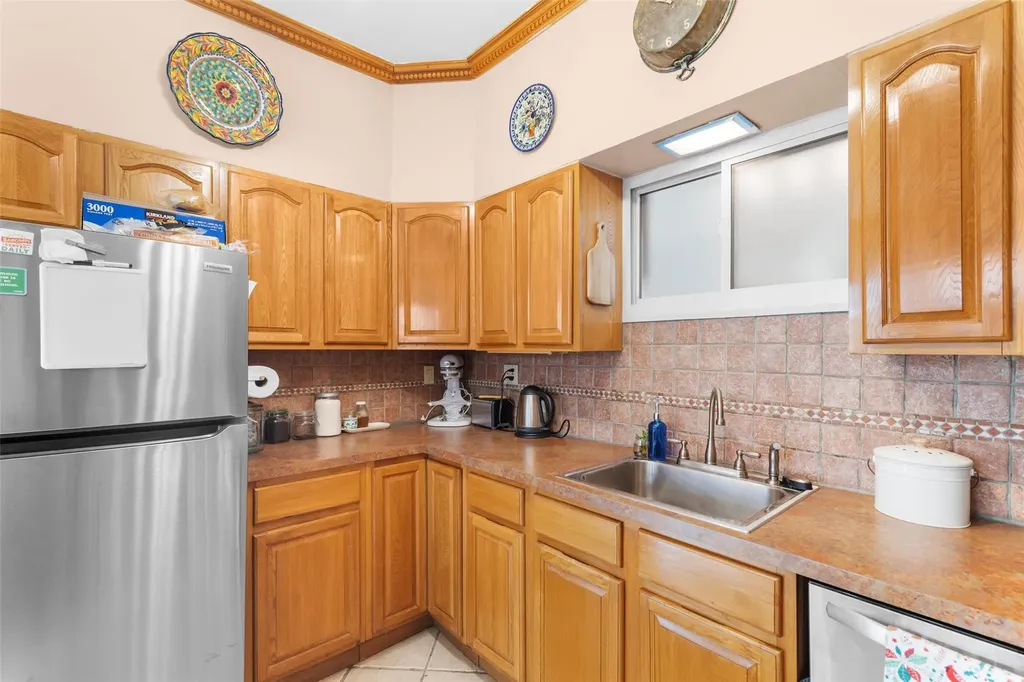 408 E 240th Street Bronx NY 10470