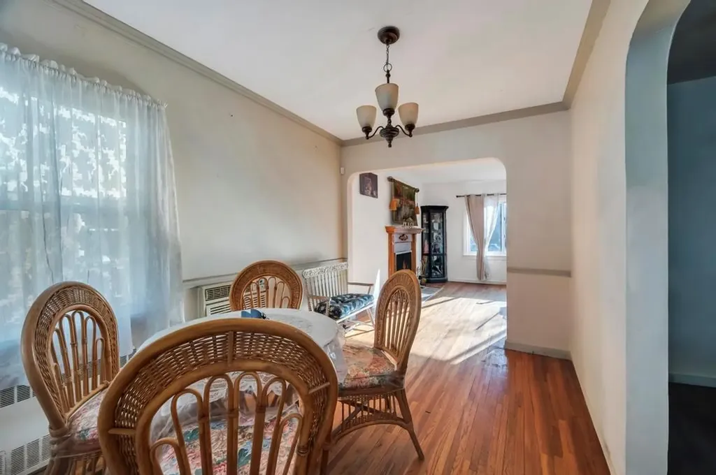 31 Meadowbrook Lane Valley Stream NY 11580