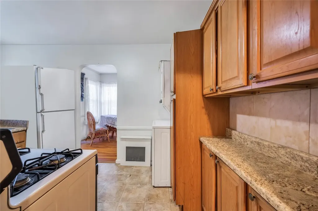 31 Meadowbrook Lane Valley Stream NY 11580