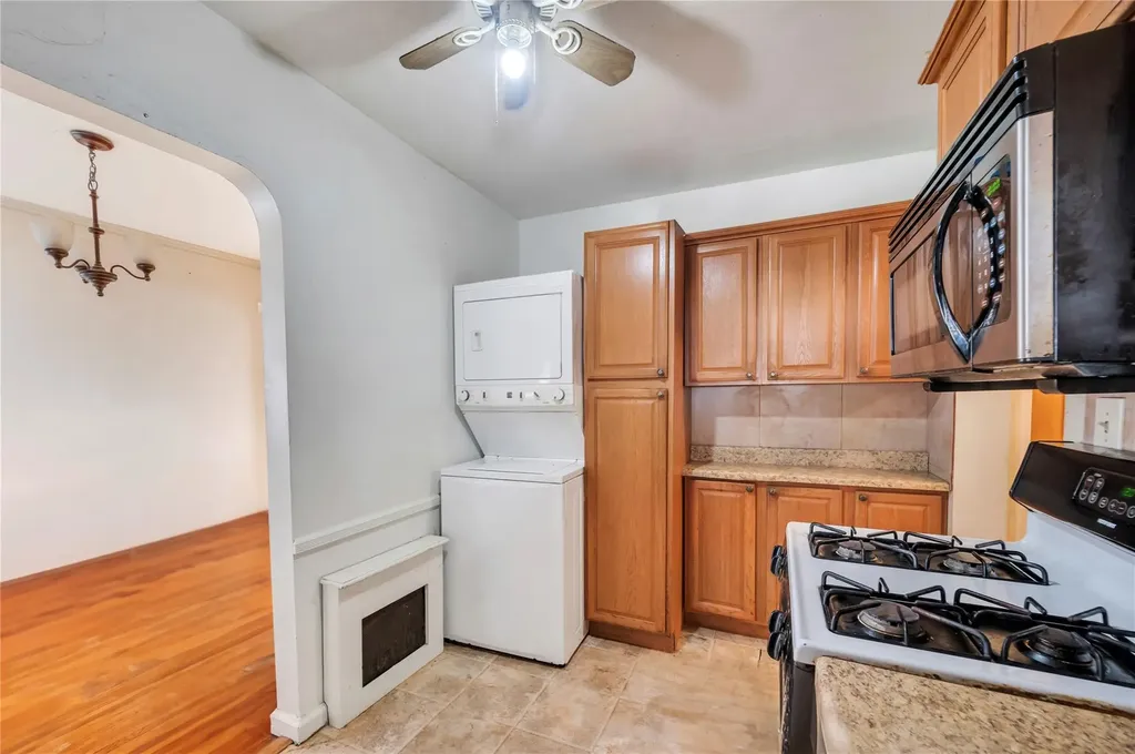 31 Meadowbrook Lane Valley Stream NY 11580
