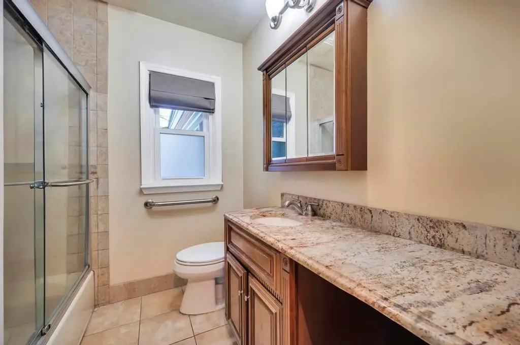 31 Meadowbrook Lane Valley Stream NY 11580