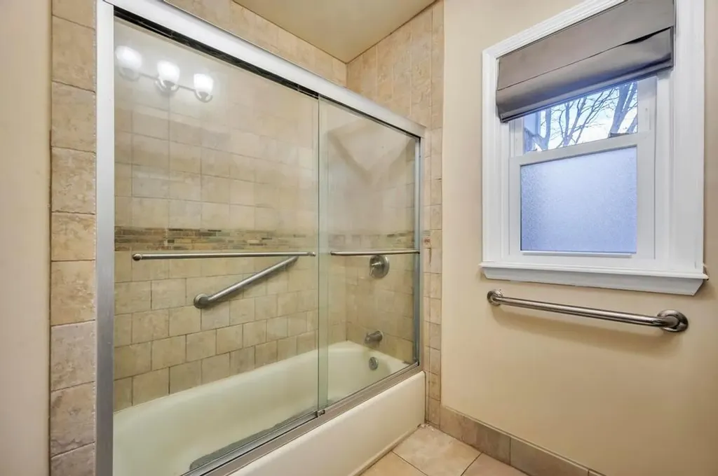 31 Meadowbrook Lane Valley Stream NY 11580