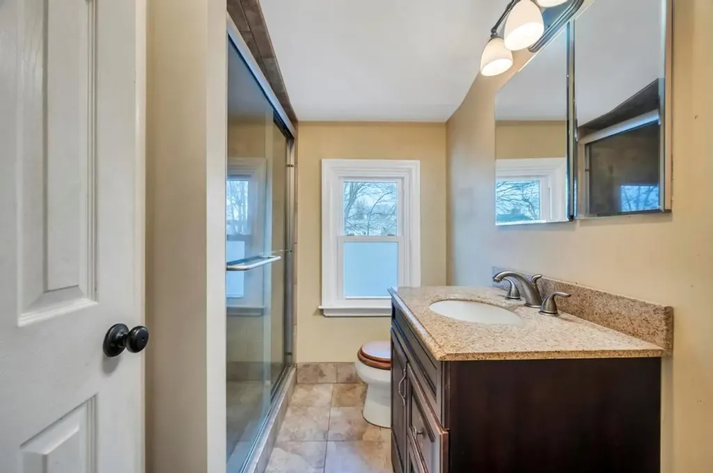 31 Meadowbrook Lane Valley Stream NY 11580