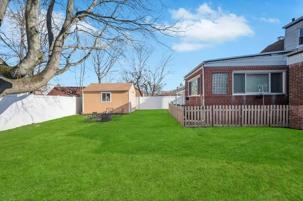 31 Meadowbrook Lane Valley Stream NY 11580