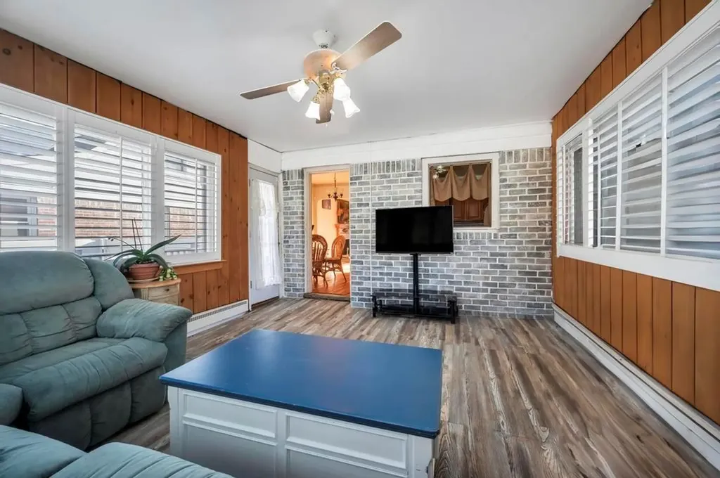 31 Meadowbrook Lane Valley Stream NY 11580