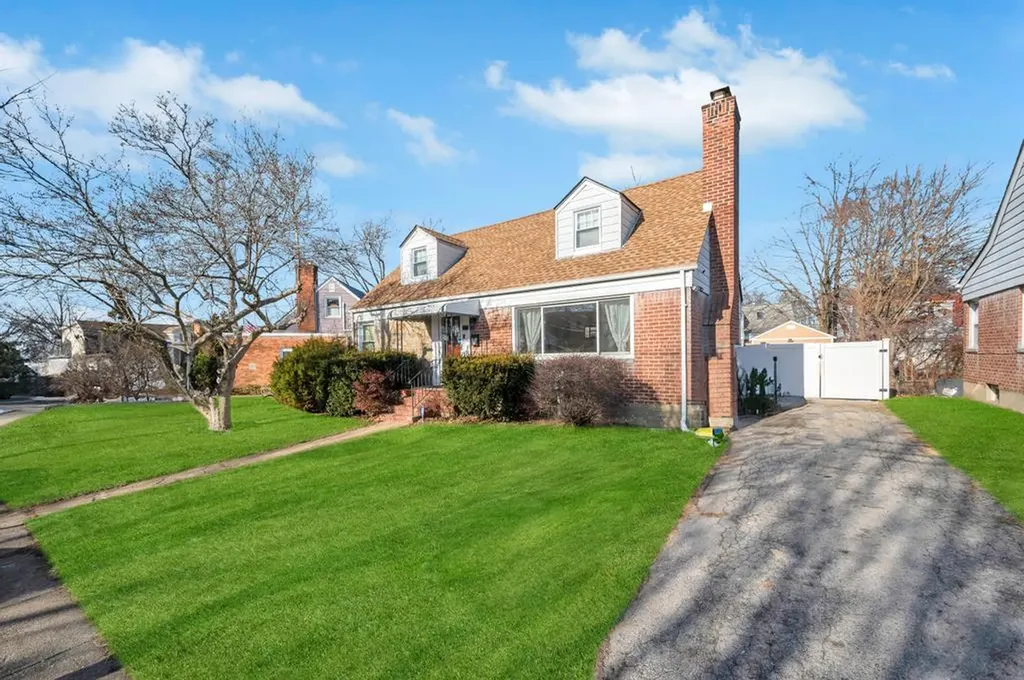 31 Meadowbrook Lane Valley Stream NY 11580