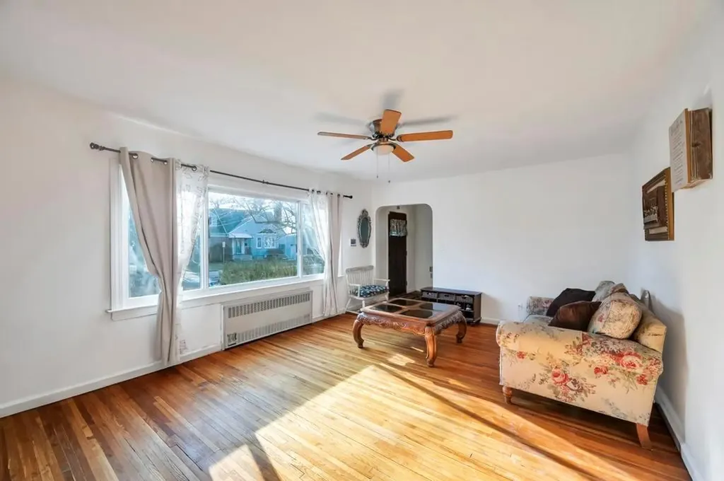 31 Meadowbrook Lane Valley Stream NY 11580