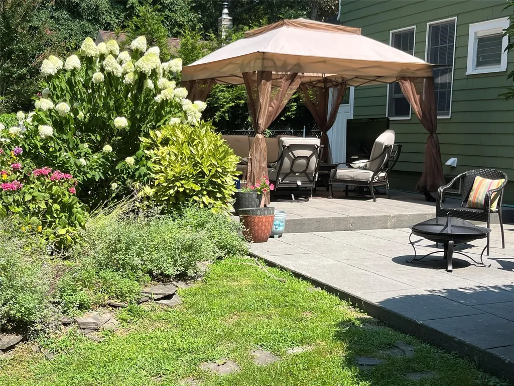 5 Beverly Drive Miller Place NY 11764