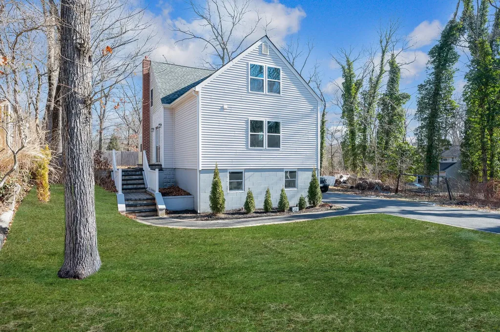 43 Hewlett Drive Sound Beach NY 11789