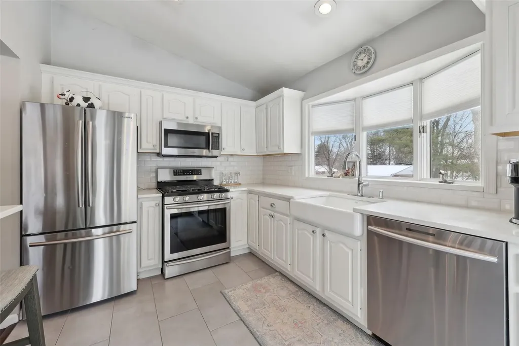 17 Silver Birch Lane Pearl River NY 10965