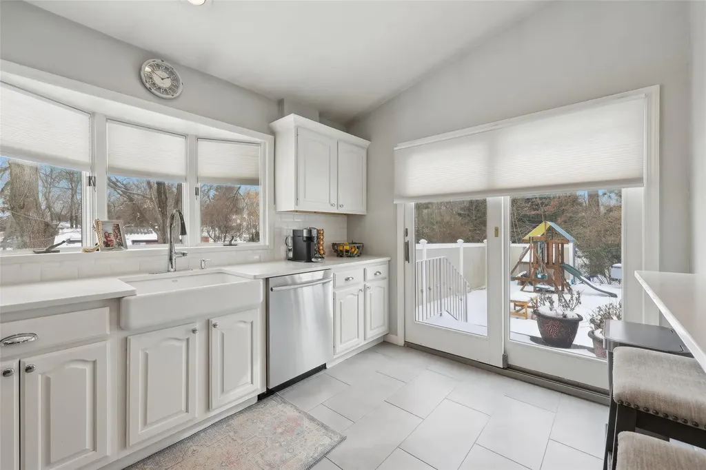 17 Silver Birch Lane Pearl River NY 10965