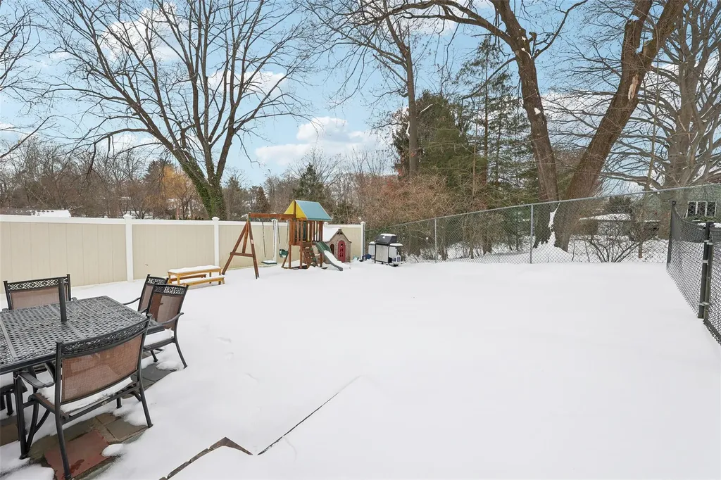 17 Silver Birch Lane Pearl River NY 10965