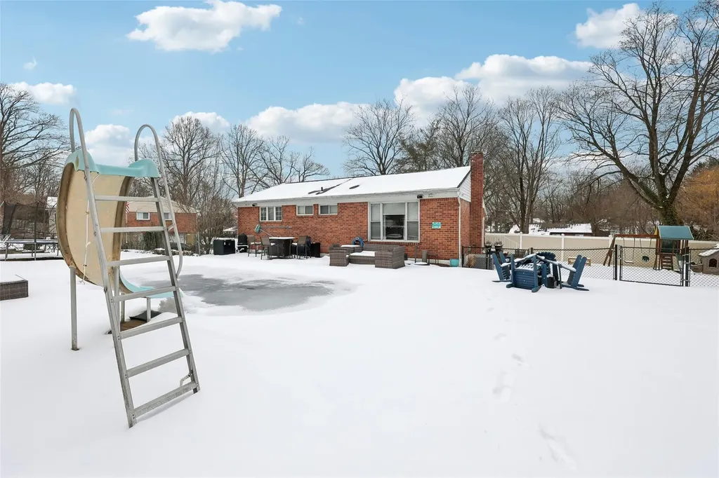 17 Silver Birch Lane Pearl River NY 10965