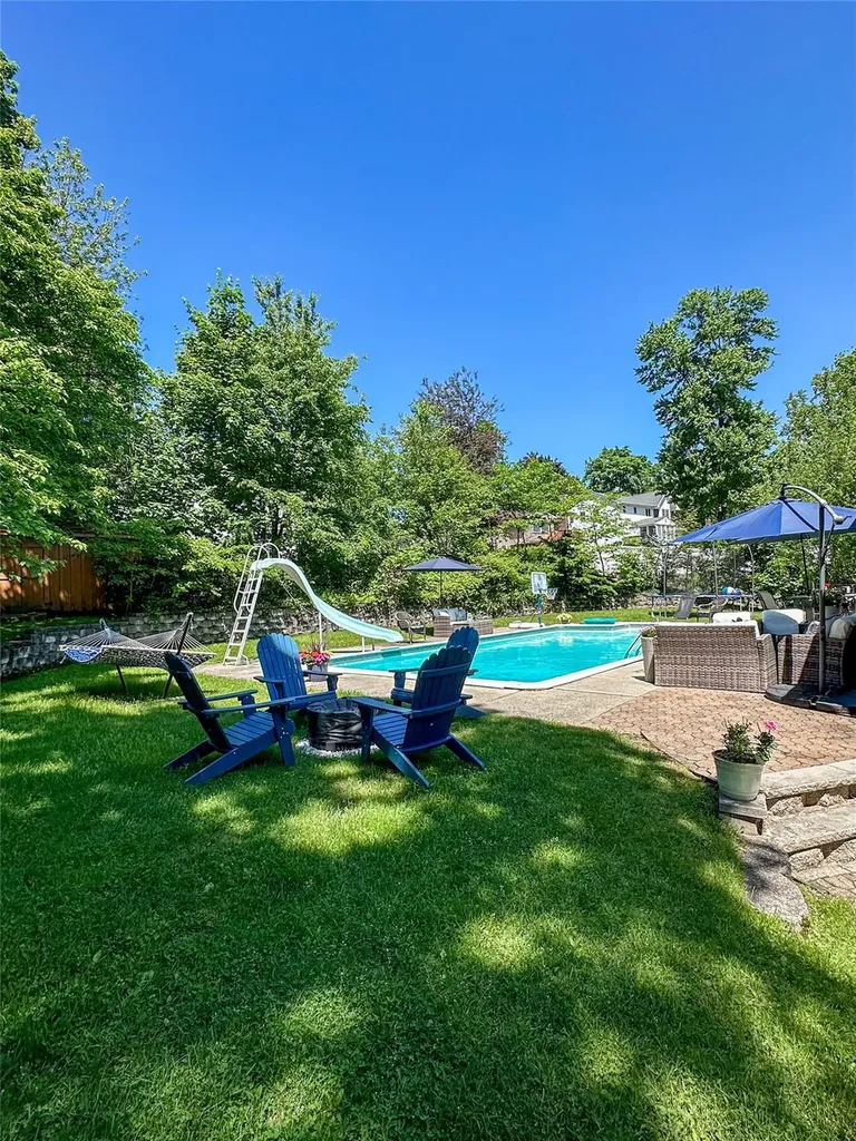 17 Silver Birch Lane Pearl River NY 10965