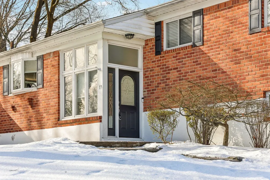 17 Silver Birch Lane Pearl River NY 10965