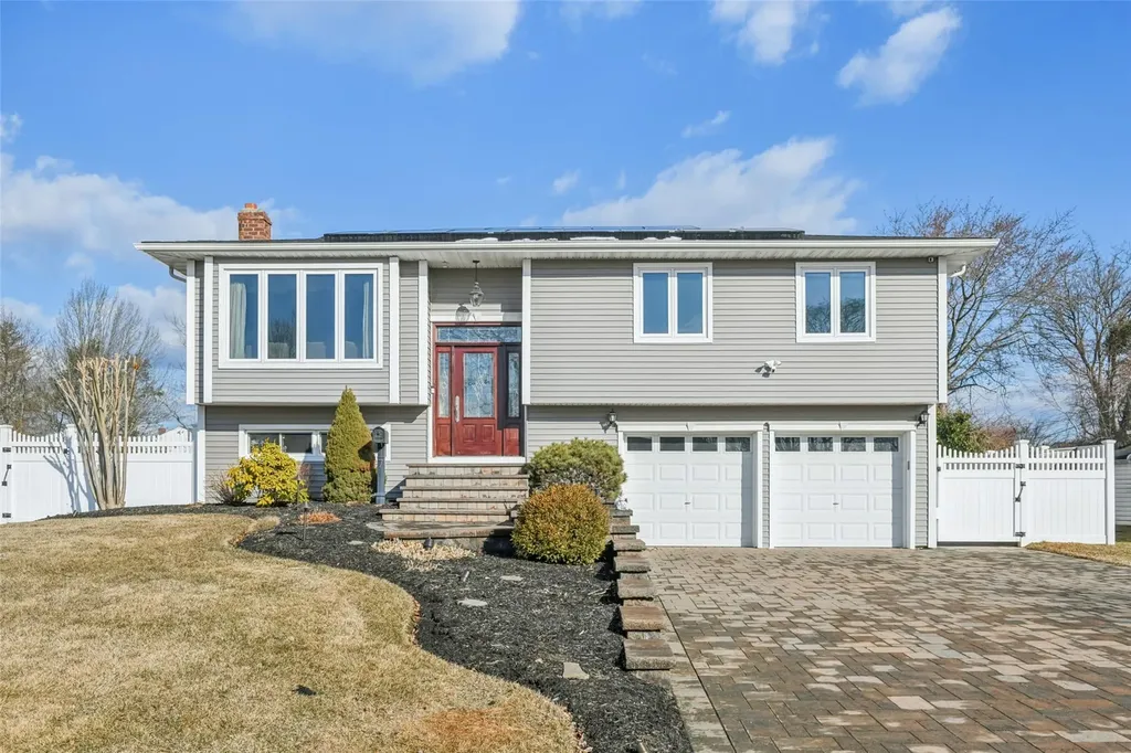 7 Plowboy Path Commack NY 11725