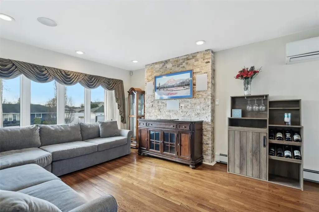 7 Plowboy Path Commack NY 11725