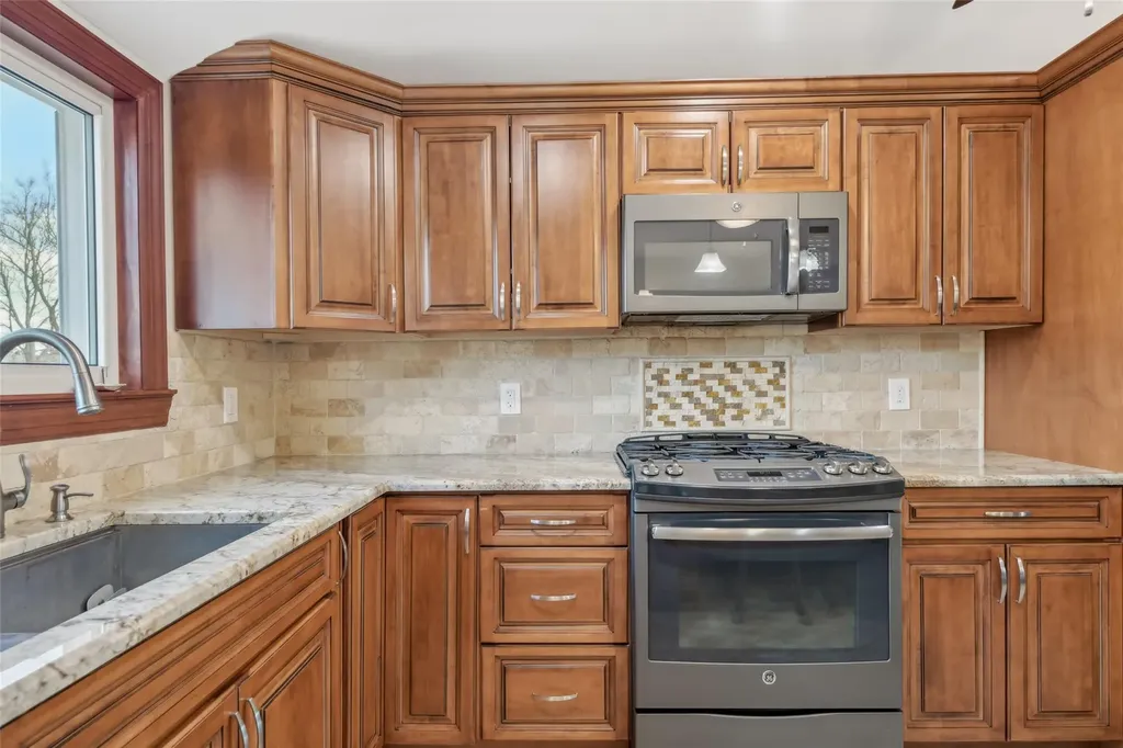 7 Plowboy Path Commack NY 11725