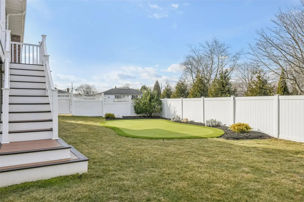 7 Plowboy Path Commack NY 11725