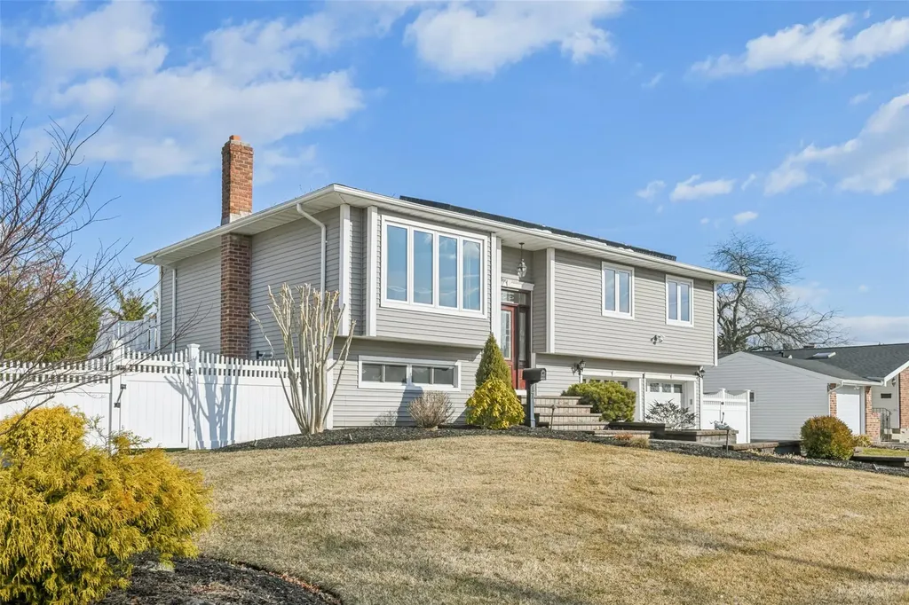 7 Plowboy Path Commack NY 11725