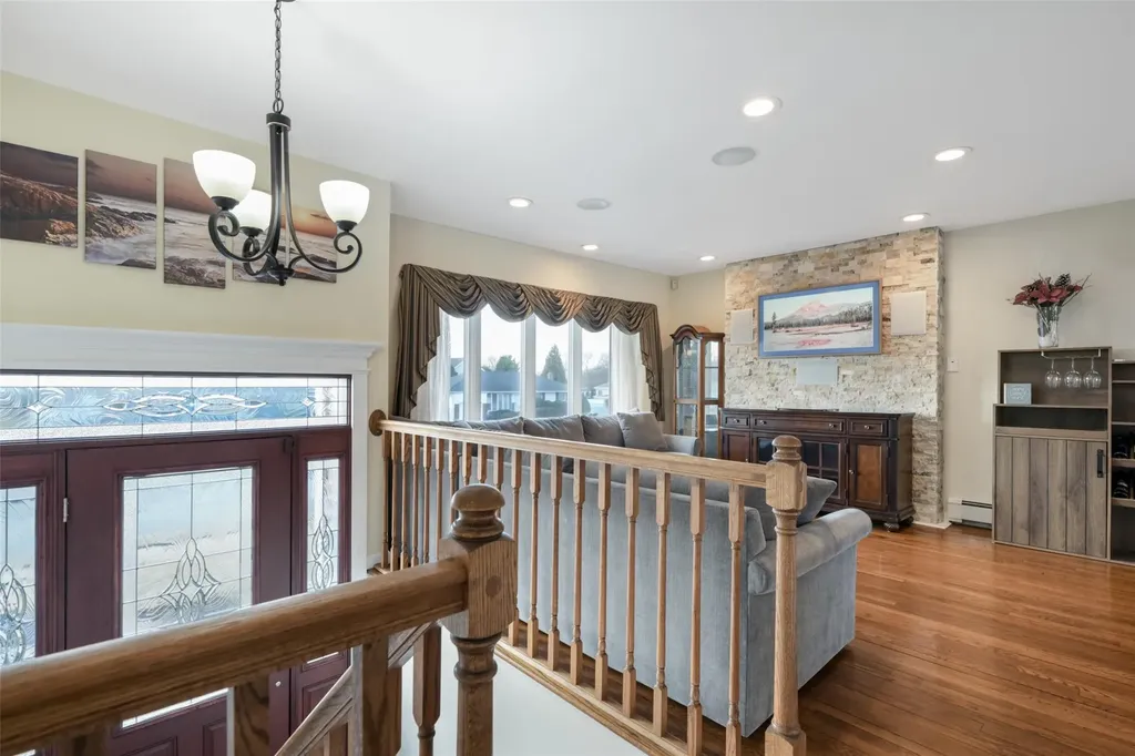 7 Plowboy Path Commack NY 11725