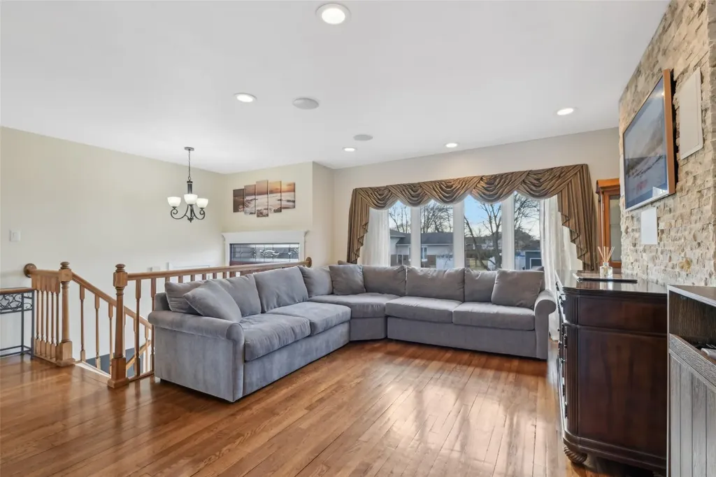 7 Plowboy Path Commack NY 11725