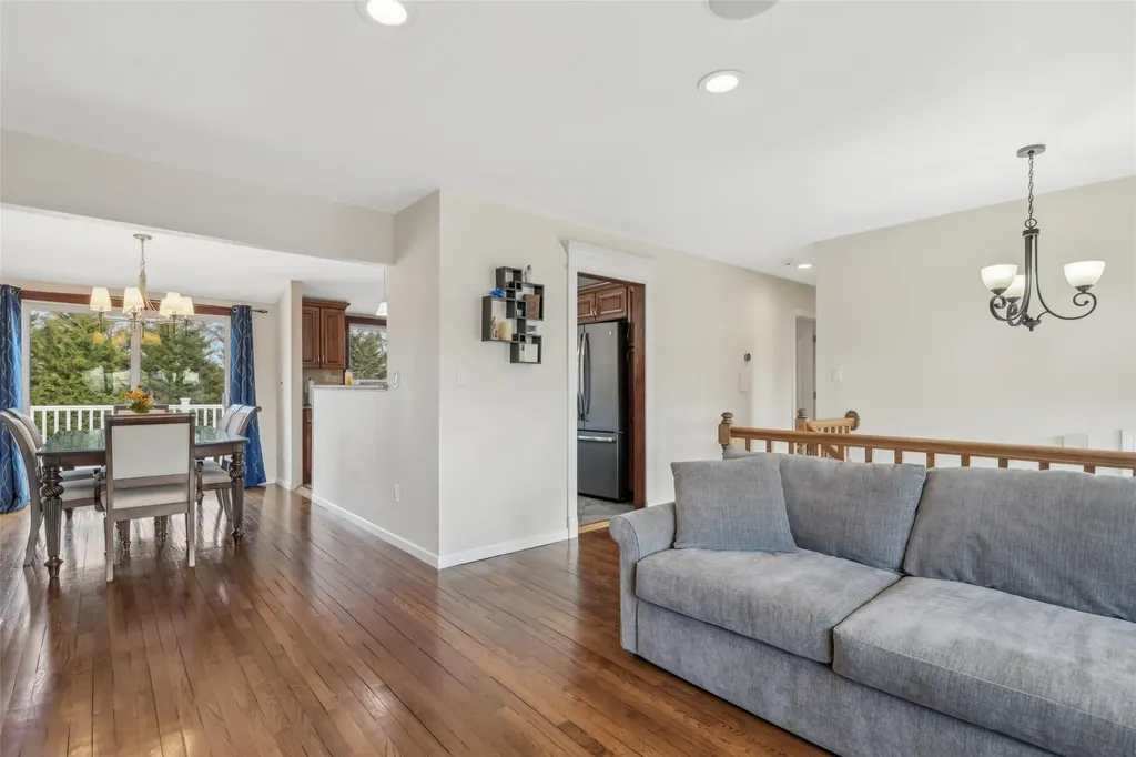7 Plowboy Path Commack NY 11725