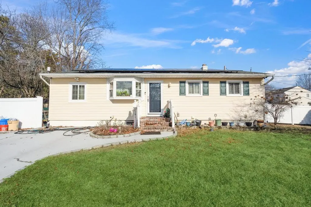 181 Elm Drive Bay Shore NY 11706