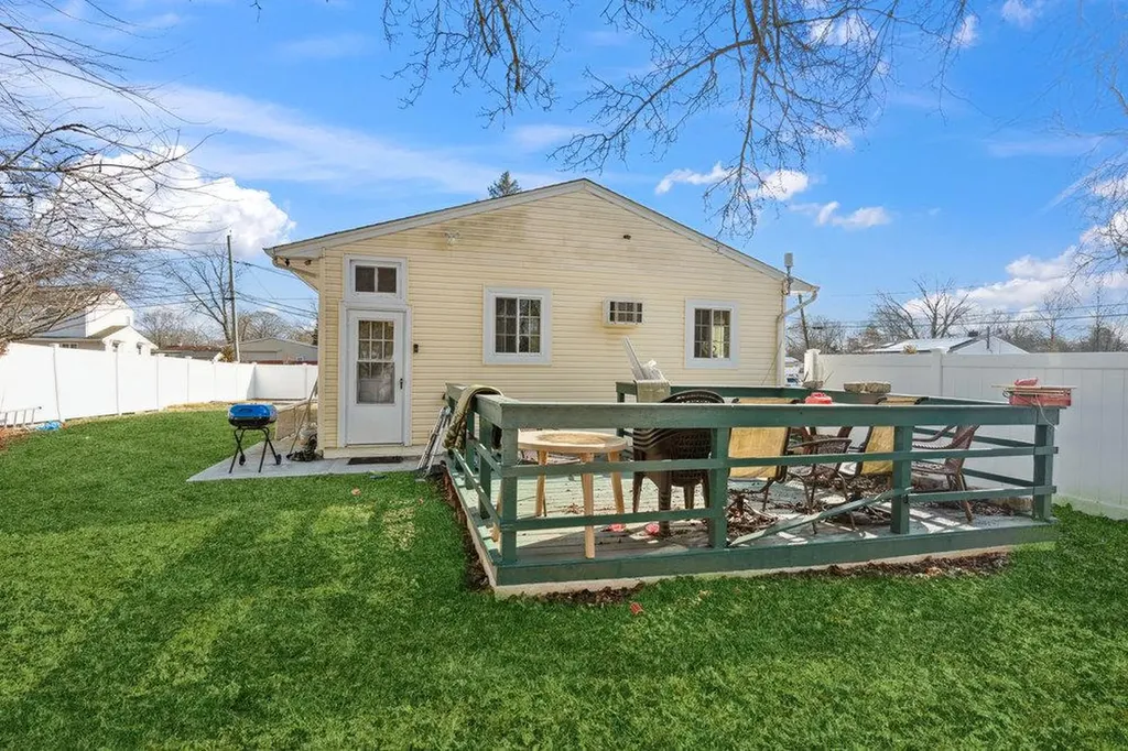 181 Elm Drive Bay Shore NY 11706