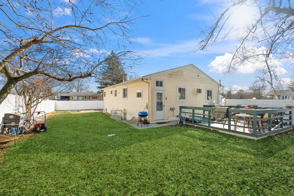 181 Elm Drive Bay Shore NY 11706