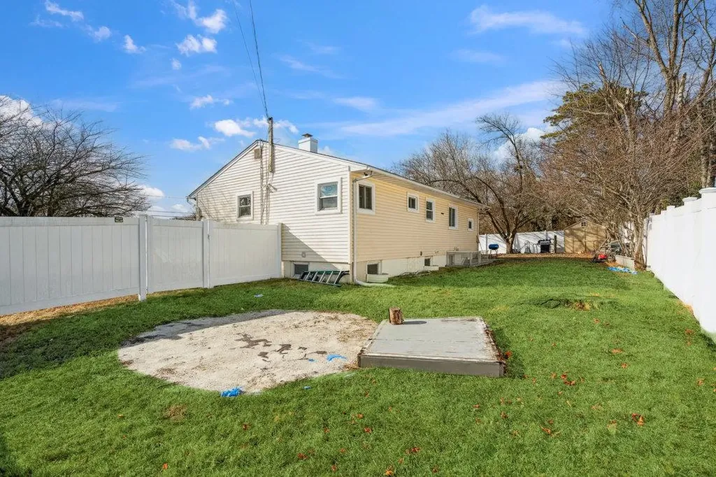 181 Elm Drive Bay Shore NY 11706