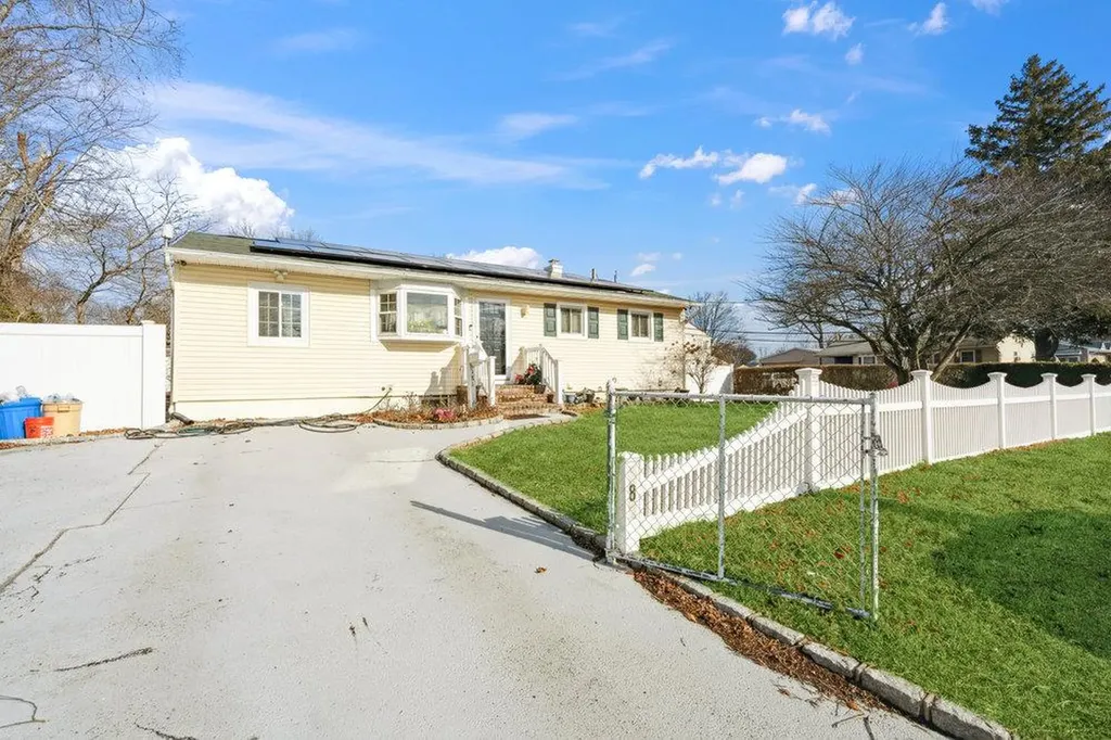 181 Elm Drive Bay Shore NY 11706