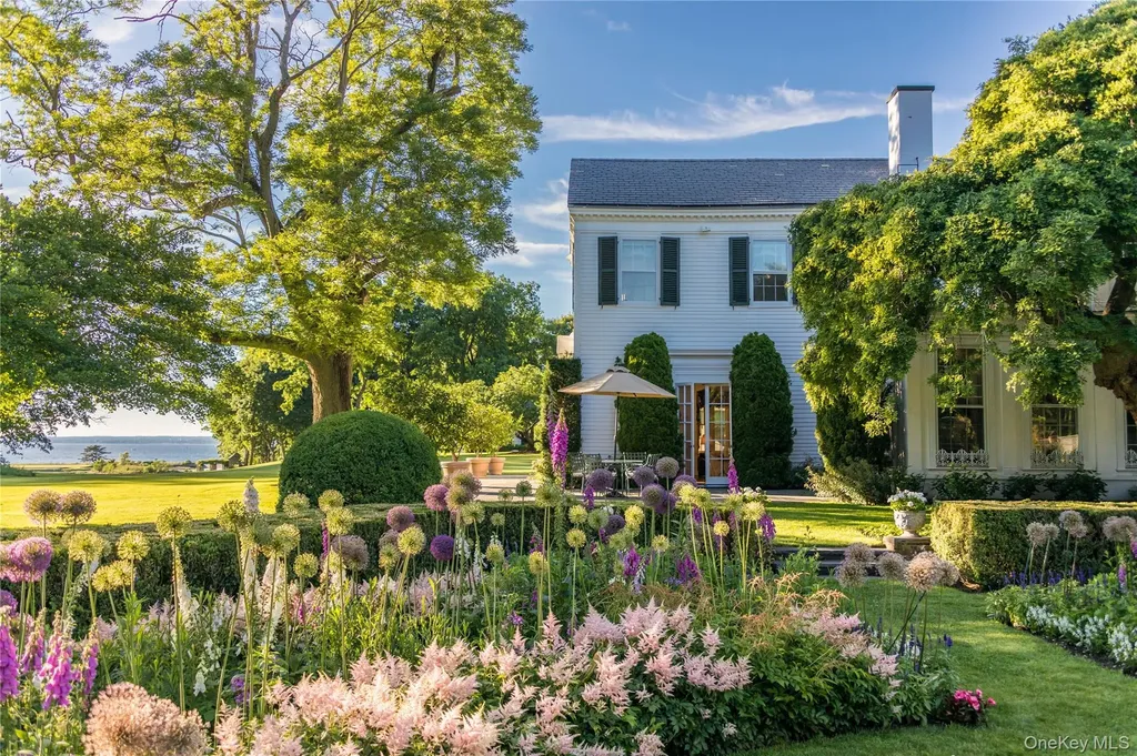 10 Lands End Road Locust Valley NY 11560