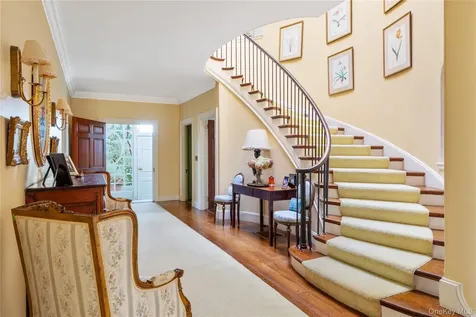 10 Lands End Road Locust Valley NY 11560