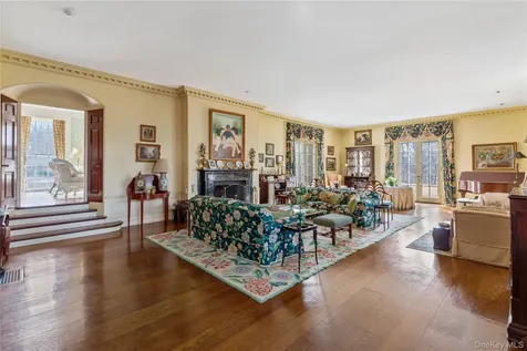 10 Lands End Road Locust Valley NY 11560