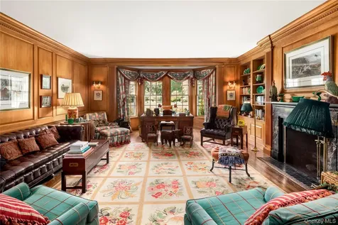 10 Lands End Road Locust Valley NY 11560