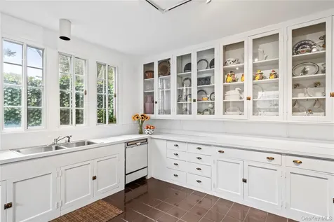 10 Lands End Road Locust Valley NY 11560